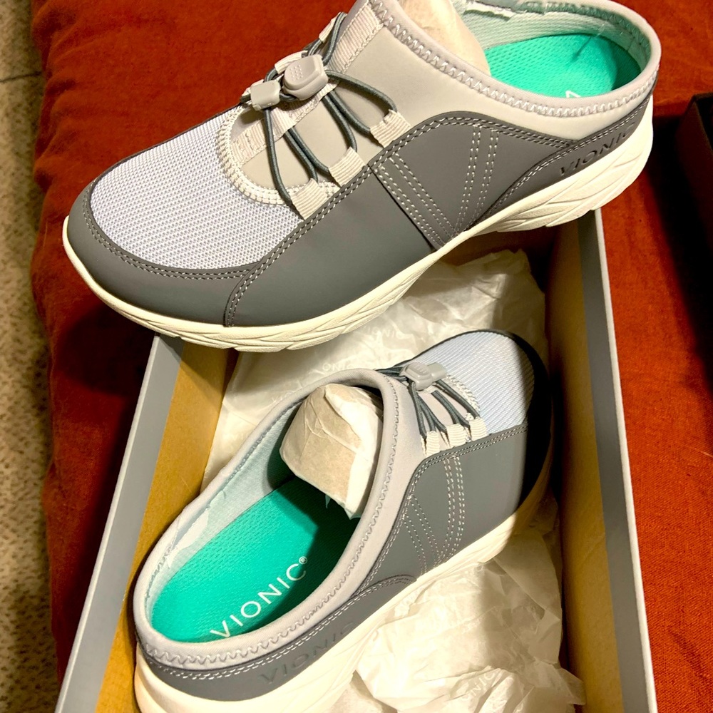 Womens VIONIC slide on orthopedic shoes new in box